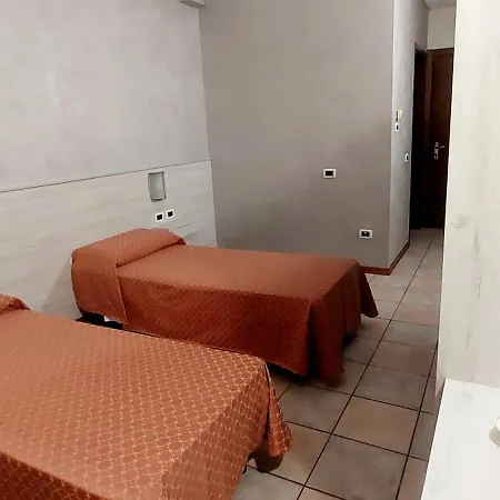 特洛特酒店 酒店 莱诺